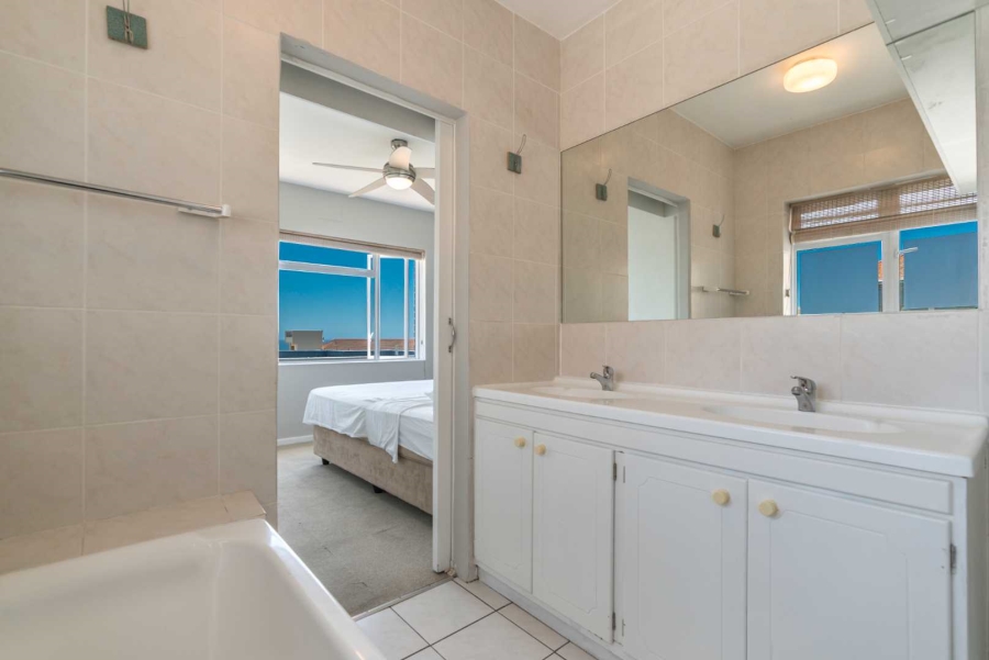 2 Bedroom Property for Sale in Sea Point Western Cape